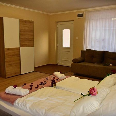 Napfeny Apartman Makó Εξωτερικό φωτογραφία