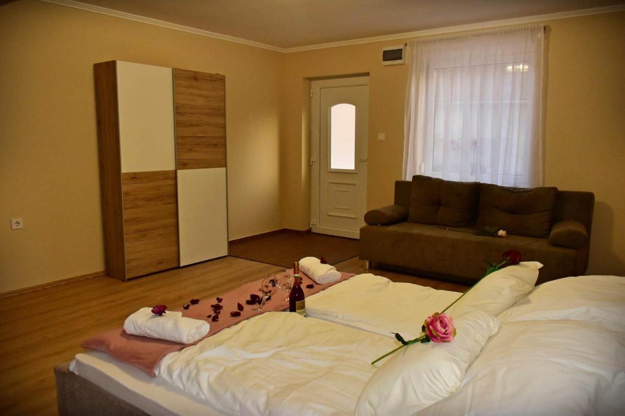 Napfeny Apartman Makó Εξωτερικό φωτογραφία