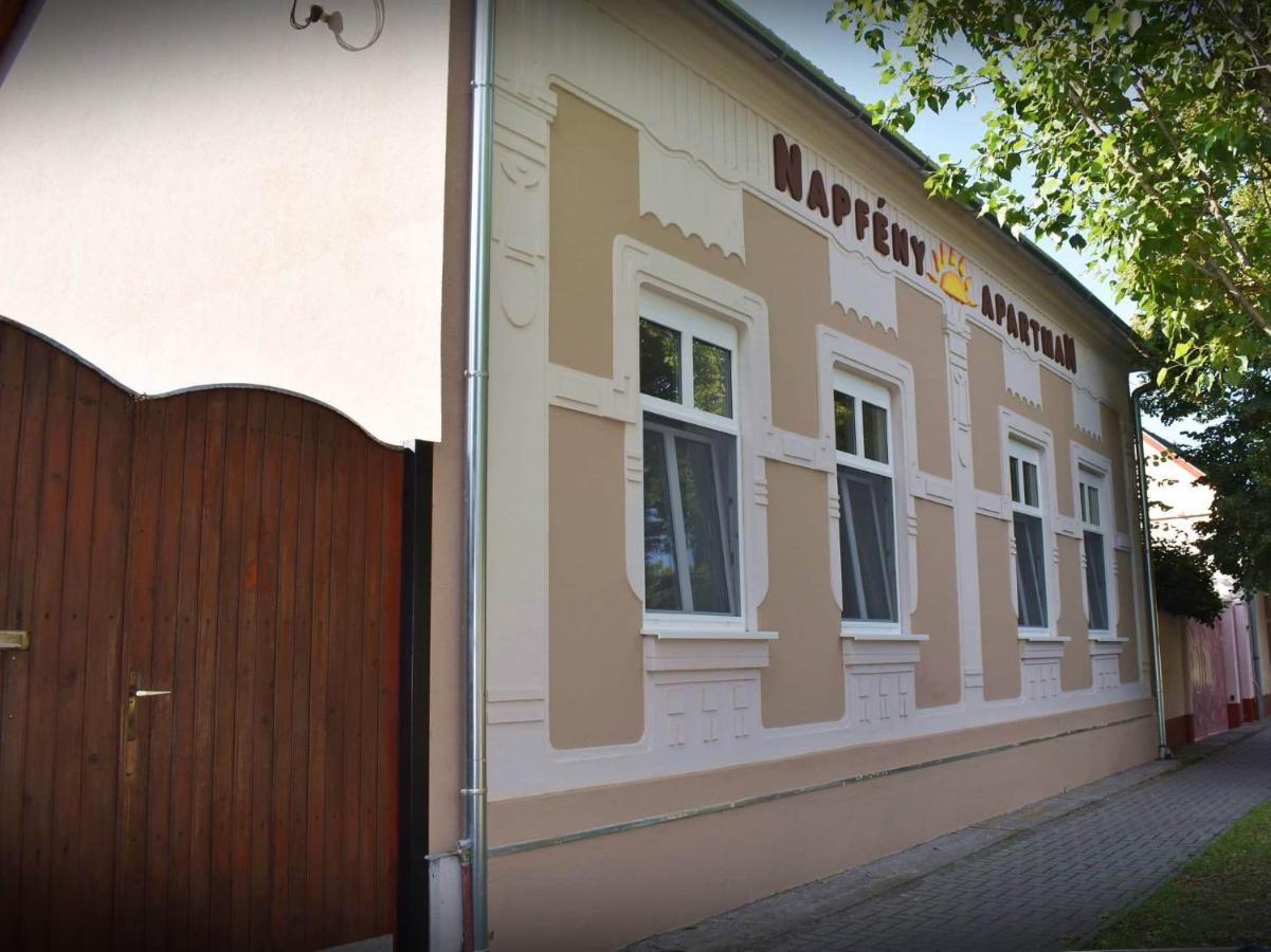 Napfeny Apartman Makó Εξωτερικό φωτογραφία